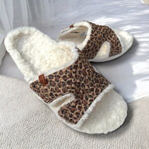 Waco‎ Shoe Company Janie Tan Leopard Slipper
